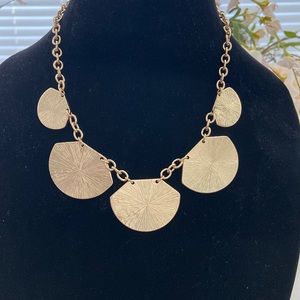 - Beautiful necklace New without tags was gift never worn. Can be reversib…